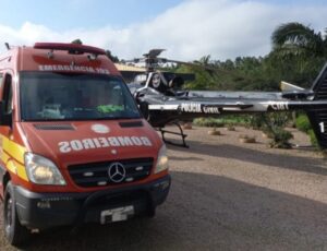 Mulher cai de árvore e vai parar no hospital