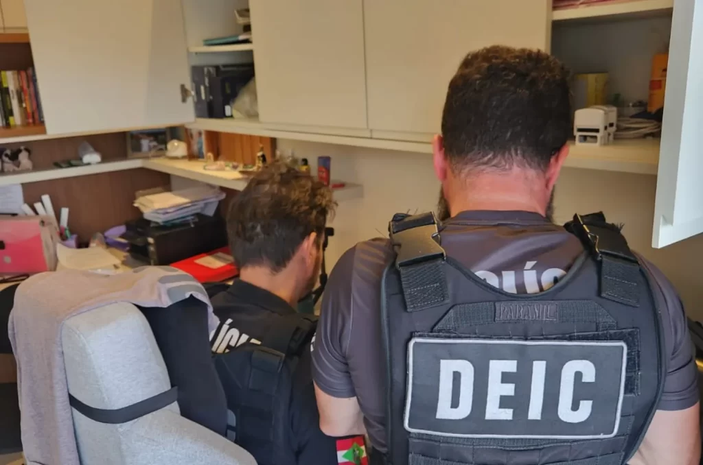 Imagem da Polícia Civil de Santa Catarina realizando operação contra fraudes em licitações