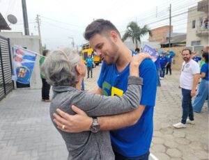 Osmar Teixeira faz a ‘Caminhada da Independência’ em Itajaí