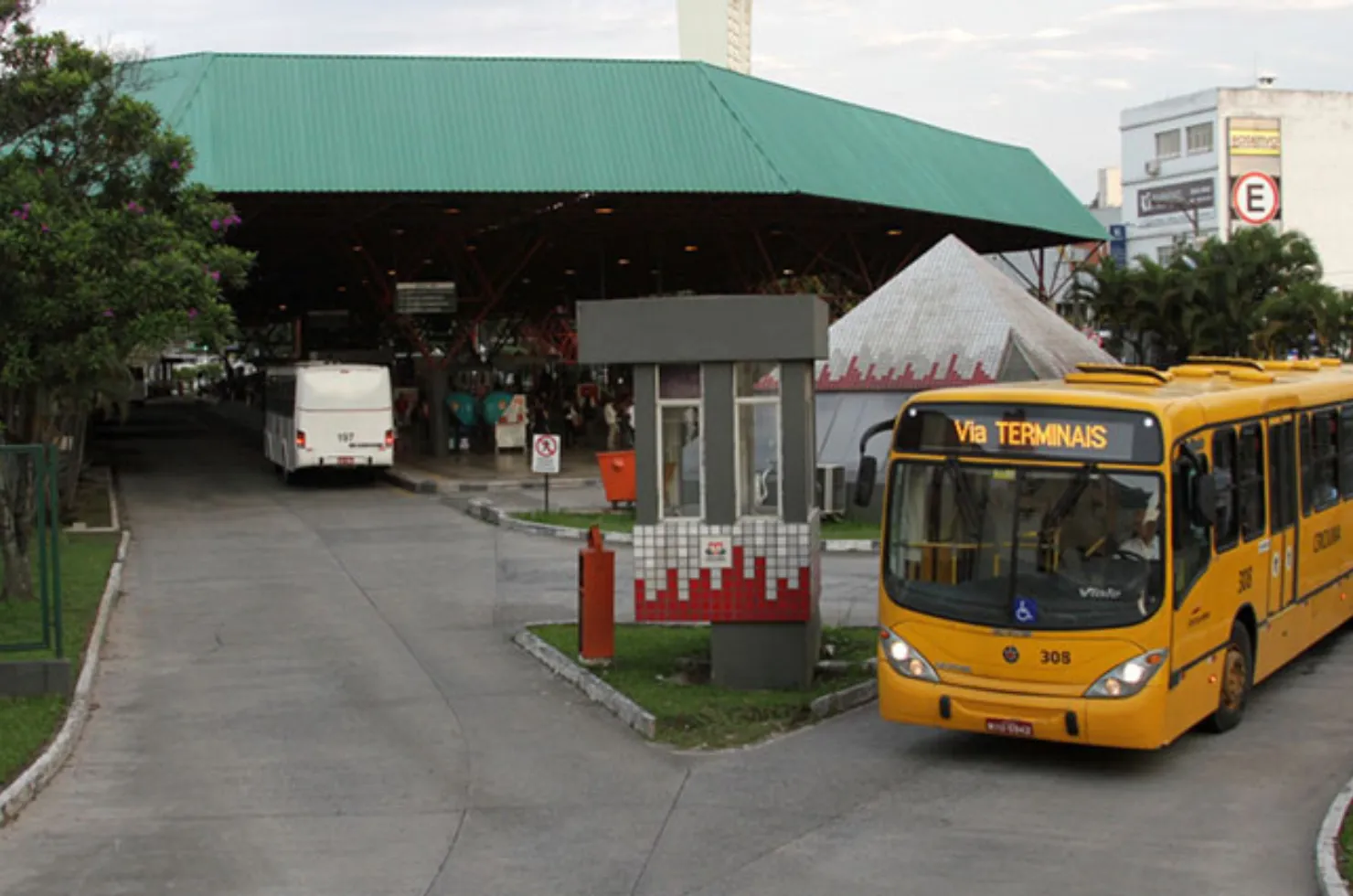 Pátio de ônibus do transporte público é alvo de furto em Criciúma