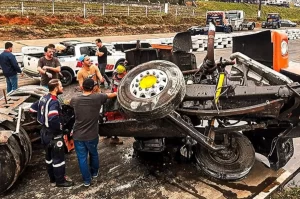 Piloto sofre grave acidente em competição de Morro da Fumaça