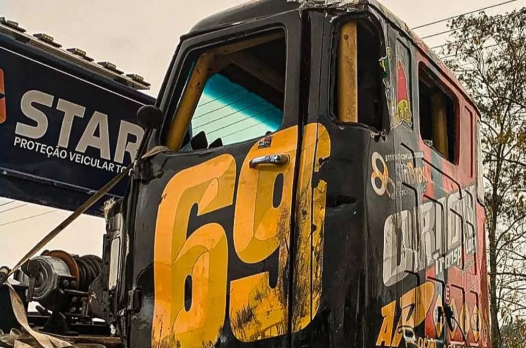 Caminhão do piloto George Amaro após acidente durante campeonato de arrancada