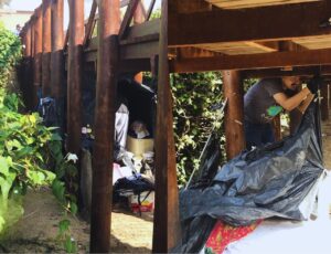 Prefeitura e Polícia Ambiental retira moradores de área de restinga