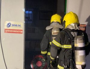 Princípio de incêndio assustou servidores da Prefeitura de Turvo