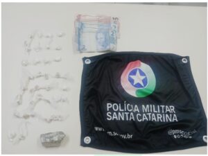 Adolescente com histórico de envolvimento com o tráfico de drogas é apreendida em Criciúma
