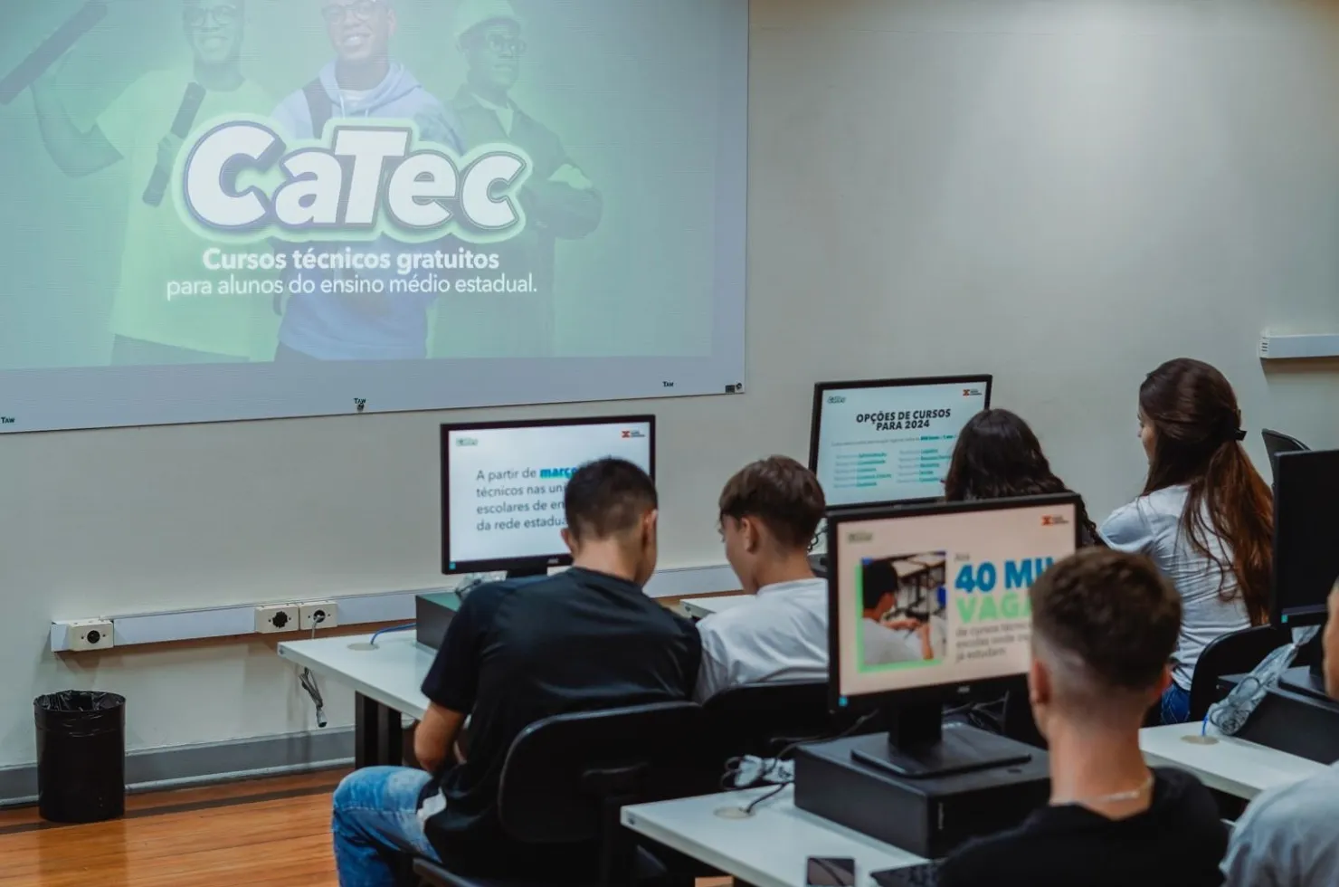 Aulas dos cursos do CaTec, ministradas em Santa Catarina