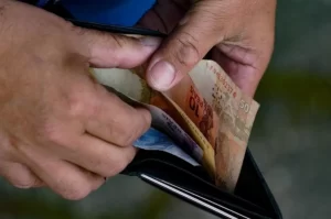 Salário médio em SC aumenta para R$ 3.437 em 2023