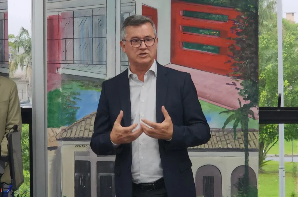 Ricardo Fabris durante anúncio da Soltura de Clésio Salvaro