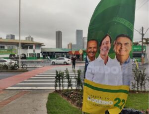 Simpatizantes do PL começam a se reunir a espera de Bolsonaro