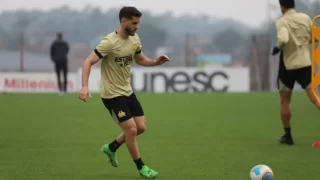 Fellipe Matheus durante treino pelo Criciúma