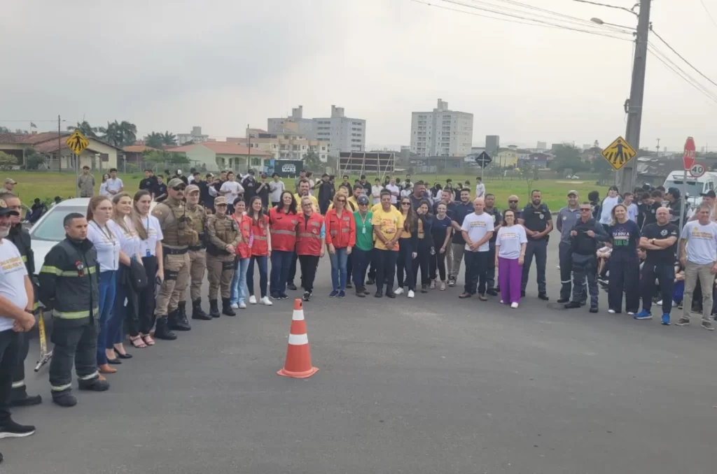 Simulado de acidente de trânsito realizado em Criciúma com a participação do Corpo de Bombeiros, Polícia Militar e outras instituições