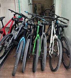 [VÍDEO] Quase 30 bicicletas são encontradas durante operação policial em Itajaí