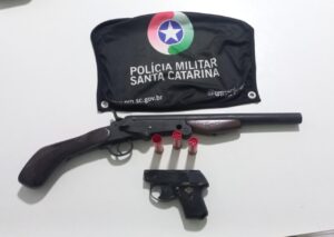 Armas de fogo irregulares são encontradas em atendimento de ocorrência de violência doméstica em Criciúma