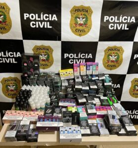 Operação Smoke Machine mira venda ilegal de cigarros eletrônicos na região de Itajaí