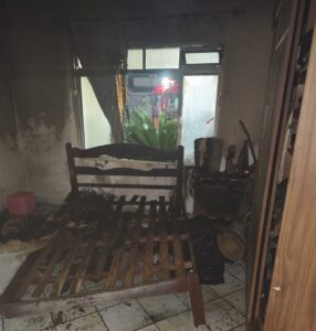 Vela usada para orações provoca incêndio em residência na Grande Florianópolis