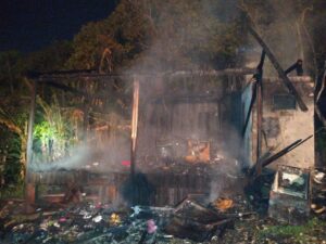 Residência é destruída por incêndio em Siderópolis