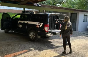 Mulher é presa em Criciúma por aplicar golpes em haitianos