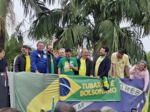 [VÍDEO] Ato é promovido com Bolsonaro e governador Jorginho Mello em apoio a candidatura de Soratto