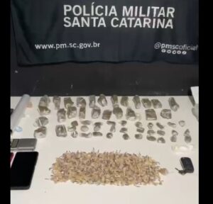 [VÍDEO] Casal é preso com drogas em automóvel e residência em Itajaí