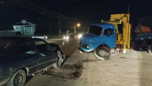 Colisão entre carro e caminhão deixa um ferido em Forquilhinha