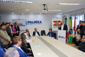 Governador assina ordem de serviço para hospital regional de Palhoça