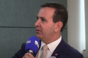 “Dos governantes, SC é o estado com mais ladrões”, diz Arlindo Rocha