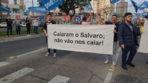 Ato pró-Salvaro movimenta a Avenida Centenário