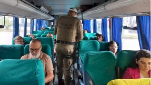 Polícia militar promove segurança em terminais rodoviários