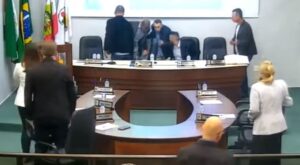 Atrito termina com polícia na Câmara em Forquilhinha
