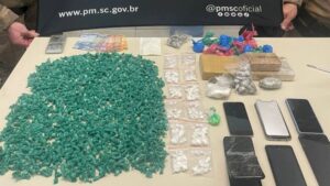 Tentativa de fuga frustrada acaba com jovem preso com drogas na Capital