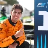 Gabriel Bortoleto, piloto da Invicta, celebrando o primeiro lugar