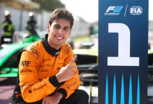 Bortoleto larga a frente de Isack Hadjar no GP do Azerbaijão