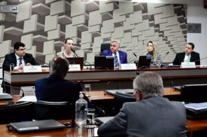Comércio e serviços apontam perda de competitividade e alta de preços