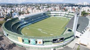 Seleção brasileira se apresenta em Curitiba para jogos das Eliminatórias
