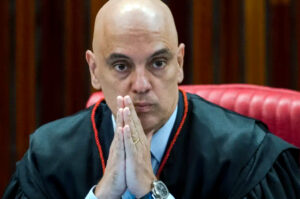 Parlamentares querem ouvir auxiliares de Moraes sobre mensagens vazadas