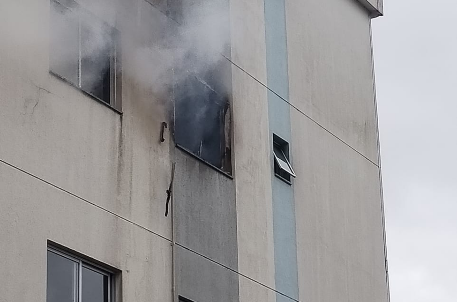 Incêndio atinge apartamento de Criciúma