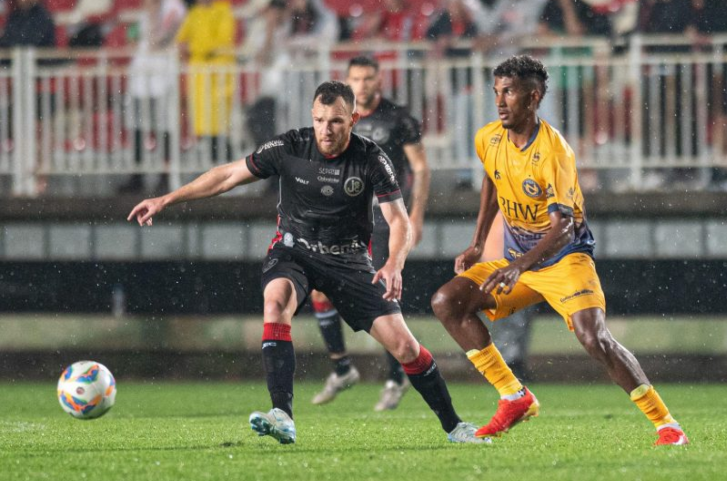 Nação e Joinville protagonizam jogo de 6 gols, mas terminam no empate