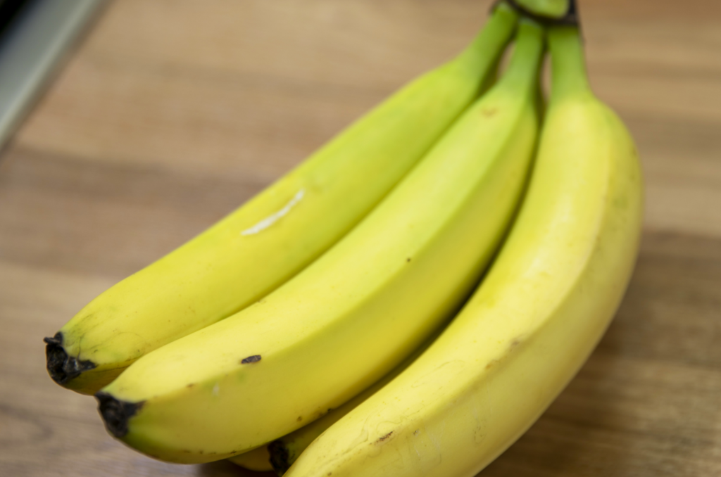 Nem na geladeira, nem na fruteira: veja o local ideal para armazenar bananas