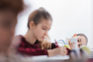 EUA trabalha para proibir celulares nas escolas