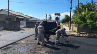 Trecho da Rua Rafael Luciano é asfaltado em Capivari de Baixo