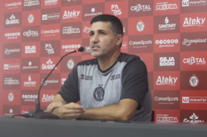 “Tivemos a chance de fazer quatro gols”, diz treinador do Hercílio Luz após vitória