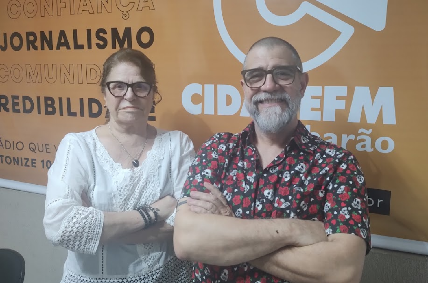 Casal caça-fantasmas brasileiro escolheu Tubarão como seu novo lar