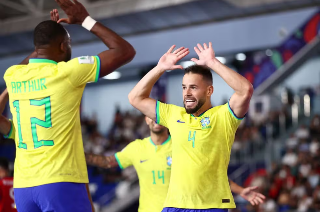 Brasil estreia na Copa do Mundo de Futsal goleando Cuba