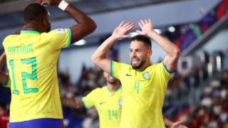 Brasil estreia na Copa do Mundo de Futsal goleando Cuba