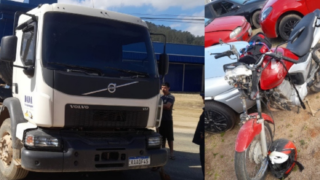 Motoqueiro fica gravemente ferido após colisão com caminhão