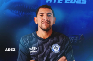 Atlético Tubarão acerta renovação com jogador que não pôde disputar Série B