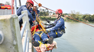 Bombeiros de SC realizam curso de salvamento em altura para oficiais