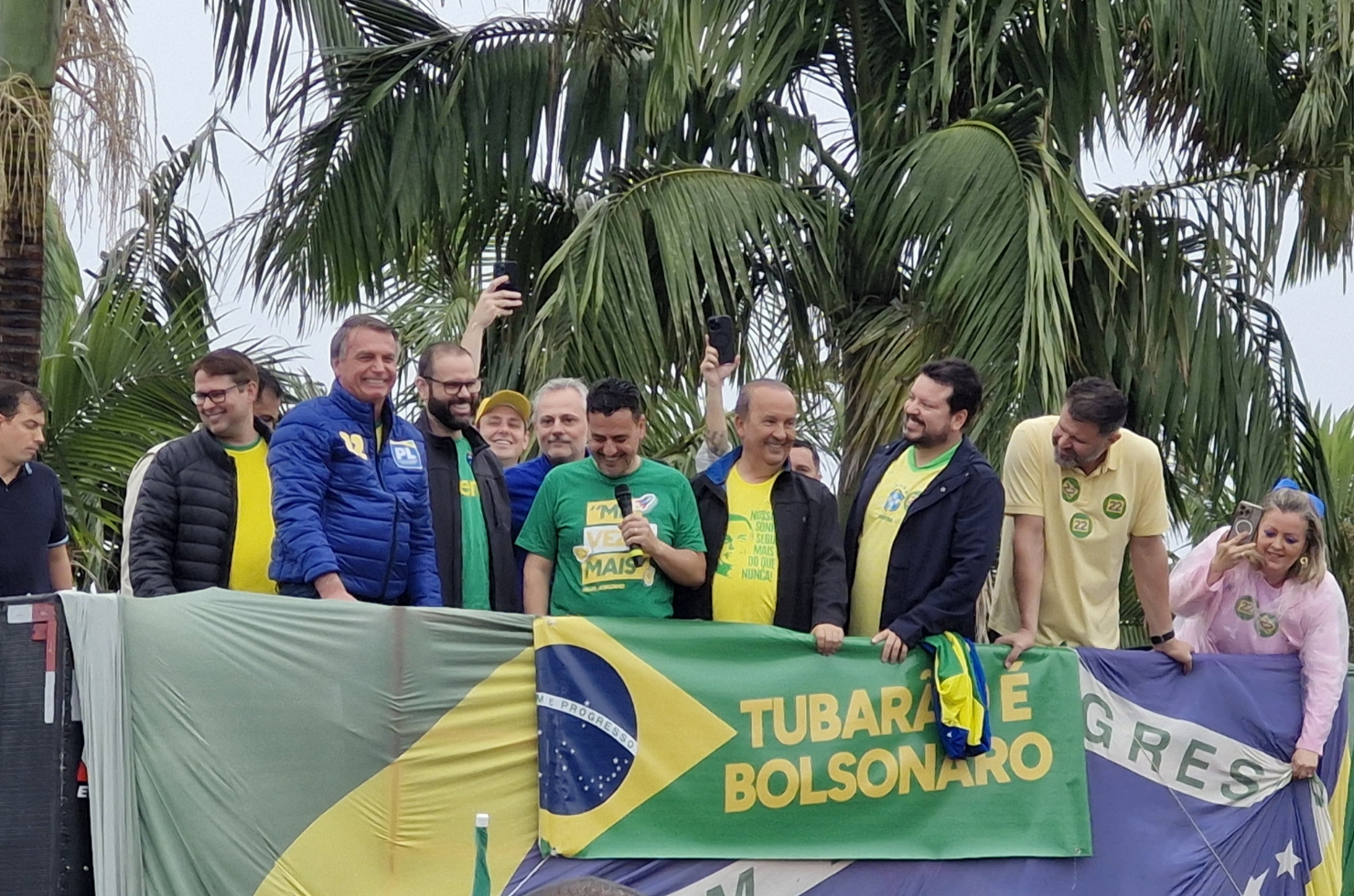 Bolsonaro ataca Lula durante discurso em Tubarão: "Tirou um ministro mão-boba e botou uma mão-leve"