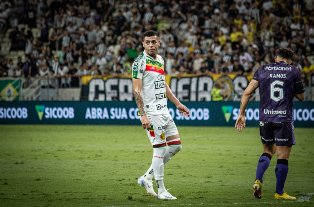 Brusque perde para o Ceará e se complica na Série B