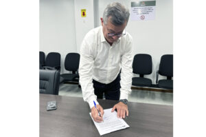 Ricardo Fabris é empossado como prefeito interino de Criciúma